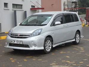Toyota ISIS 2010 Silver