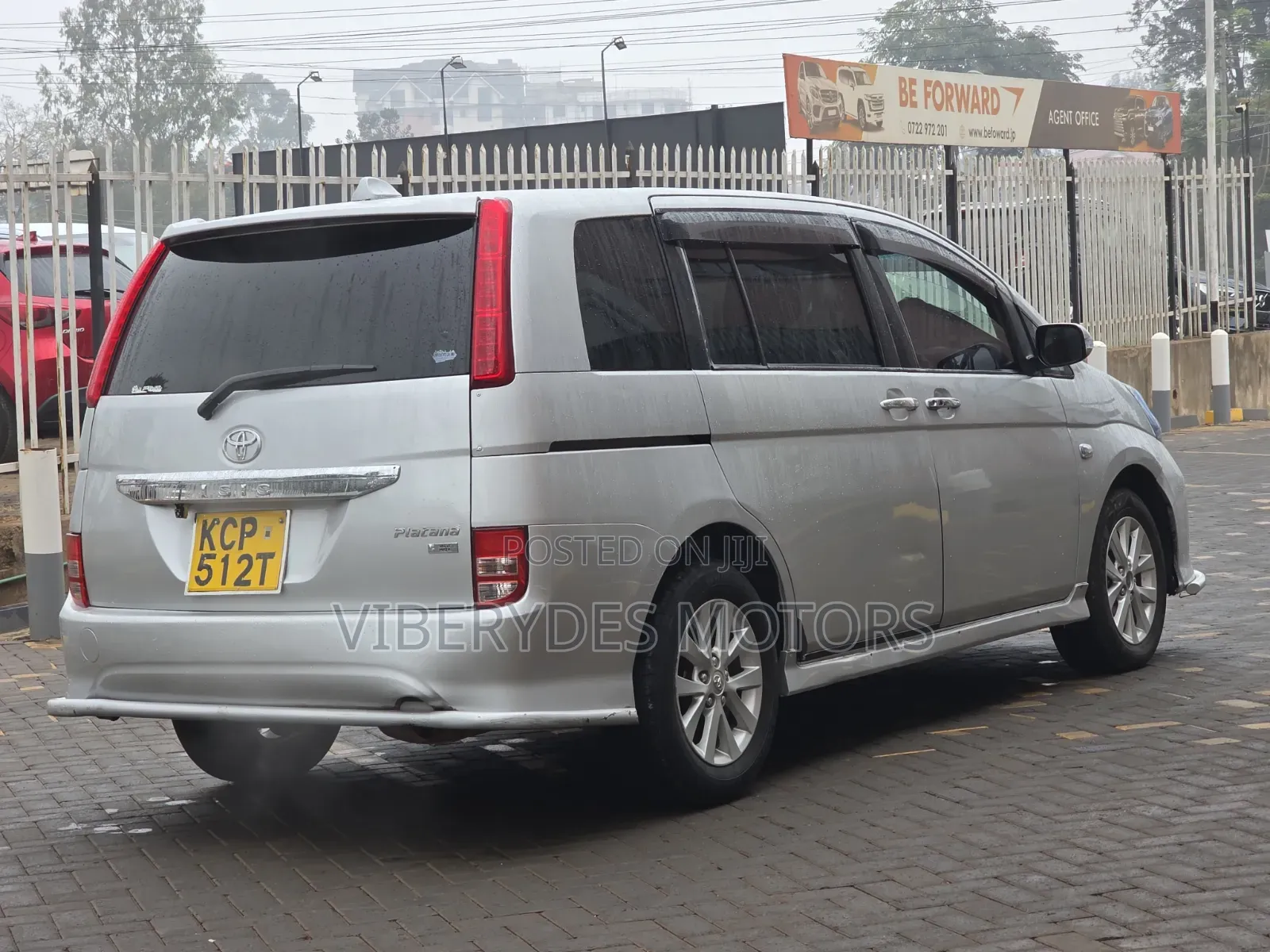 Toyota ISIS 2010 Silver