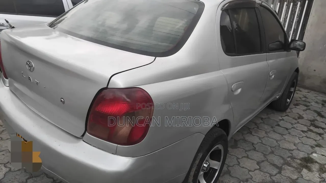 Toyota Platz 2003 Gray