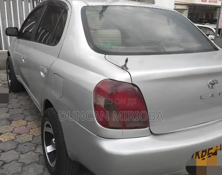 Toyota Platz 2003 Gray