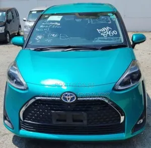 Toyota Sienta 2020 Green