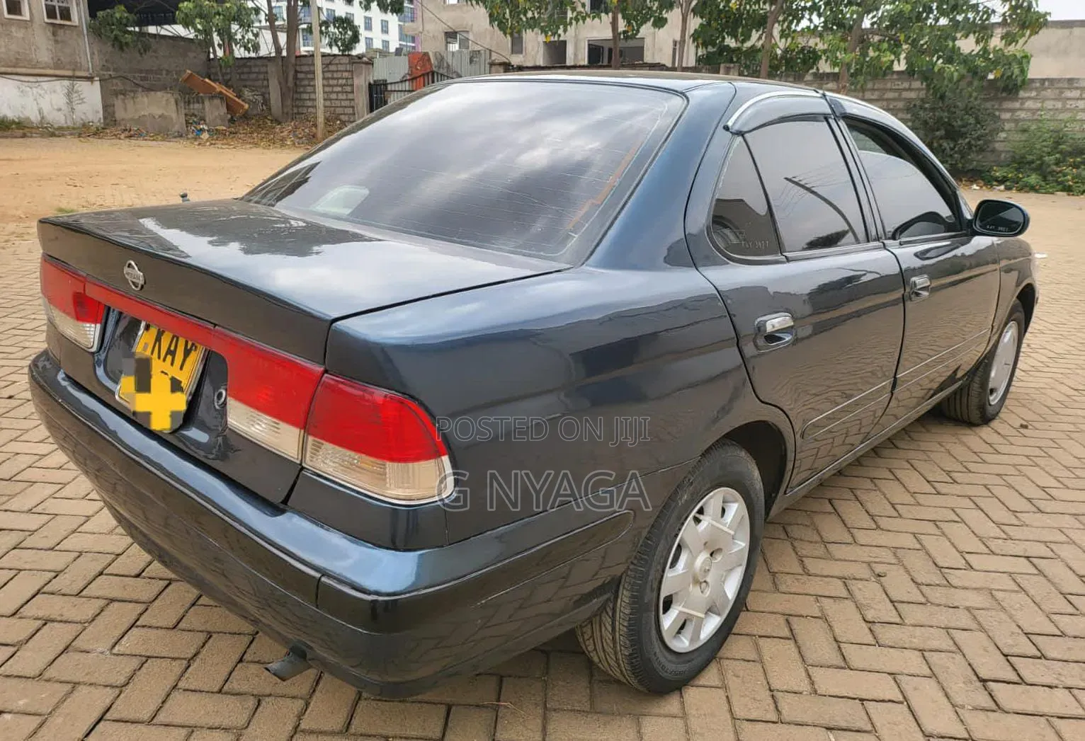 Nissan FB15 2001 Blue