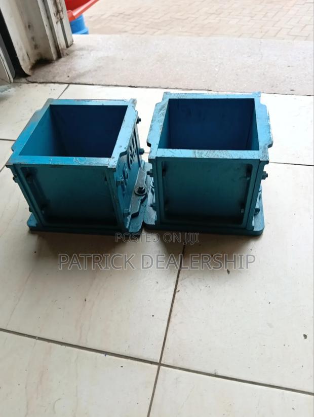 Quality Cast Iron Cube Moulds