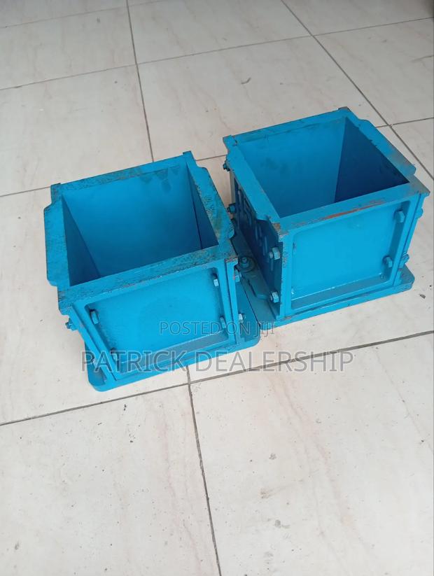 Quality Cast Iron Cube Moulds - thumbnail 3