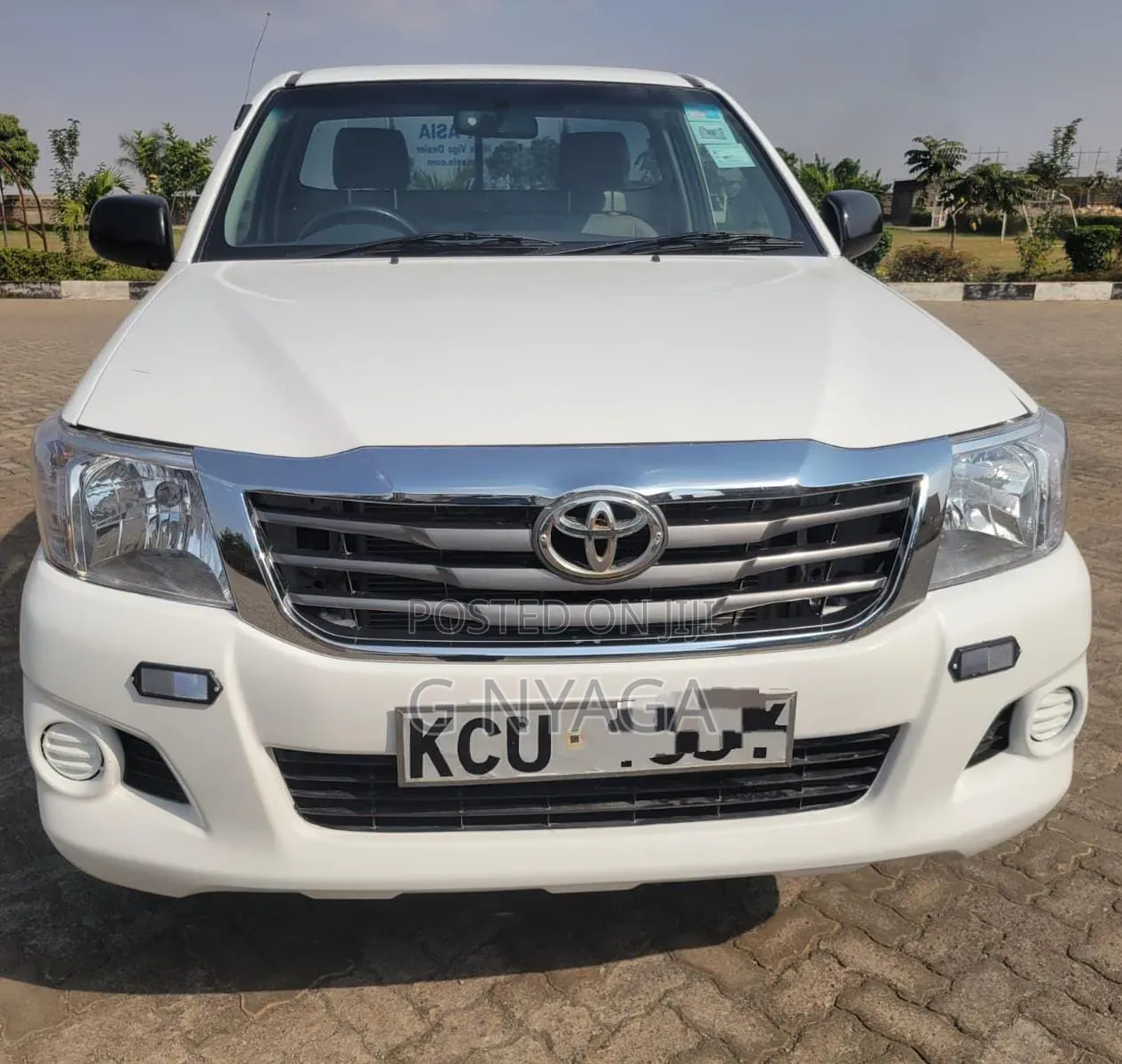 Toyota Hilux 2011 White