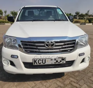 Toyota Hilux 2011 White