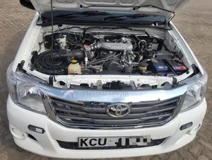 Toyota Hilux 2011 White