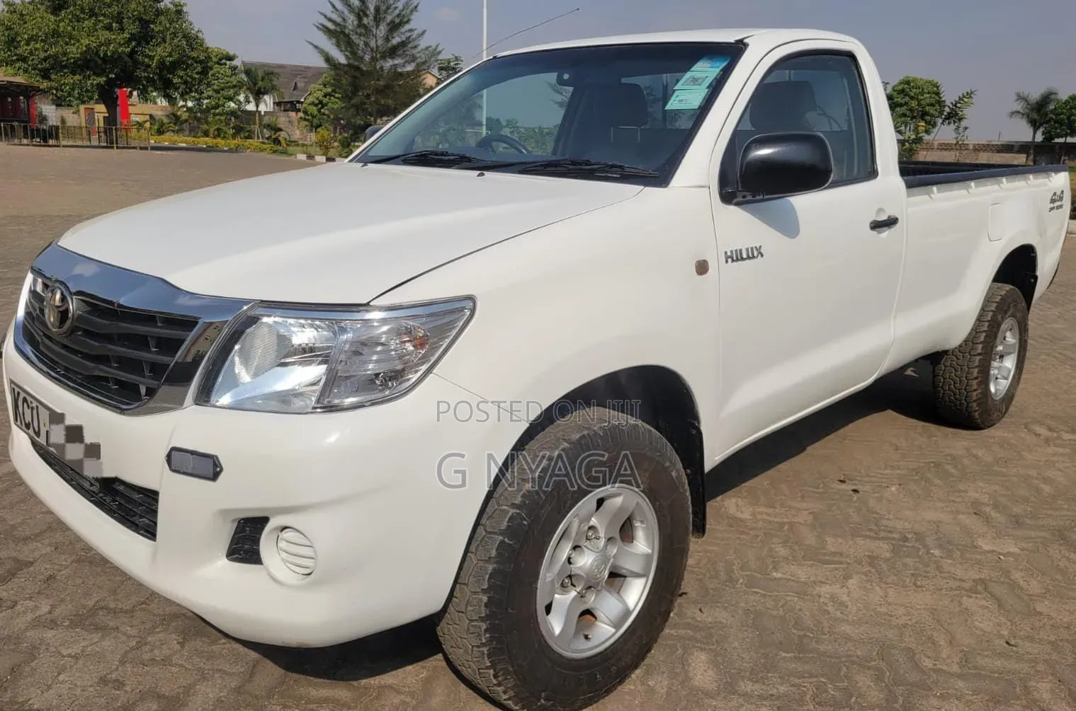 Toyota Hilux 2011 White