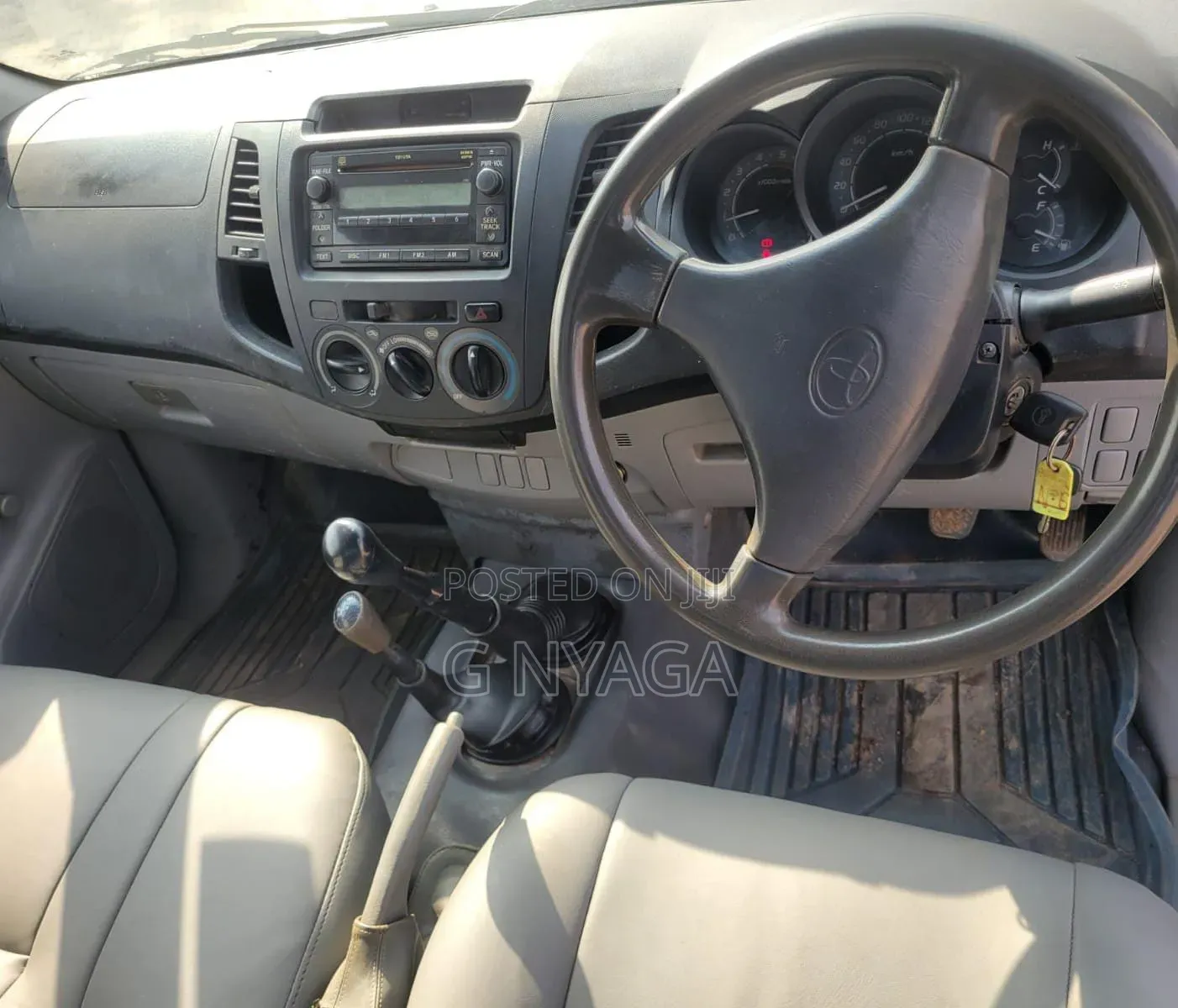 Toyota Hilux 2011 White
