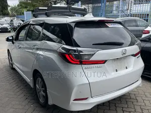 Honda Fit Shuttle 1.5 Hybrid 2WD 2019 White