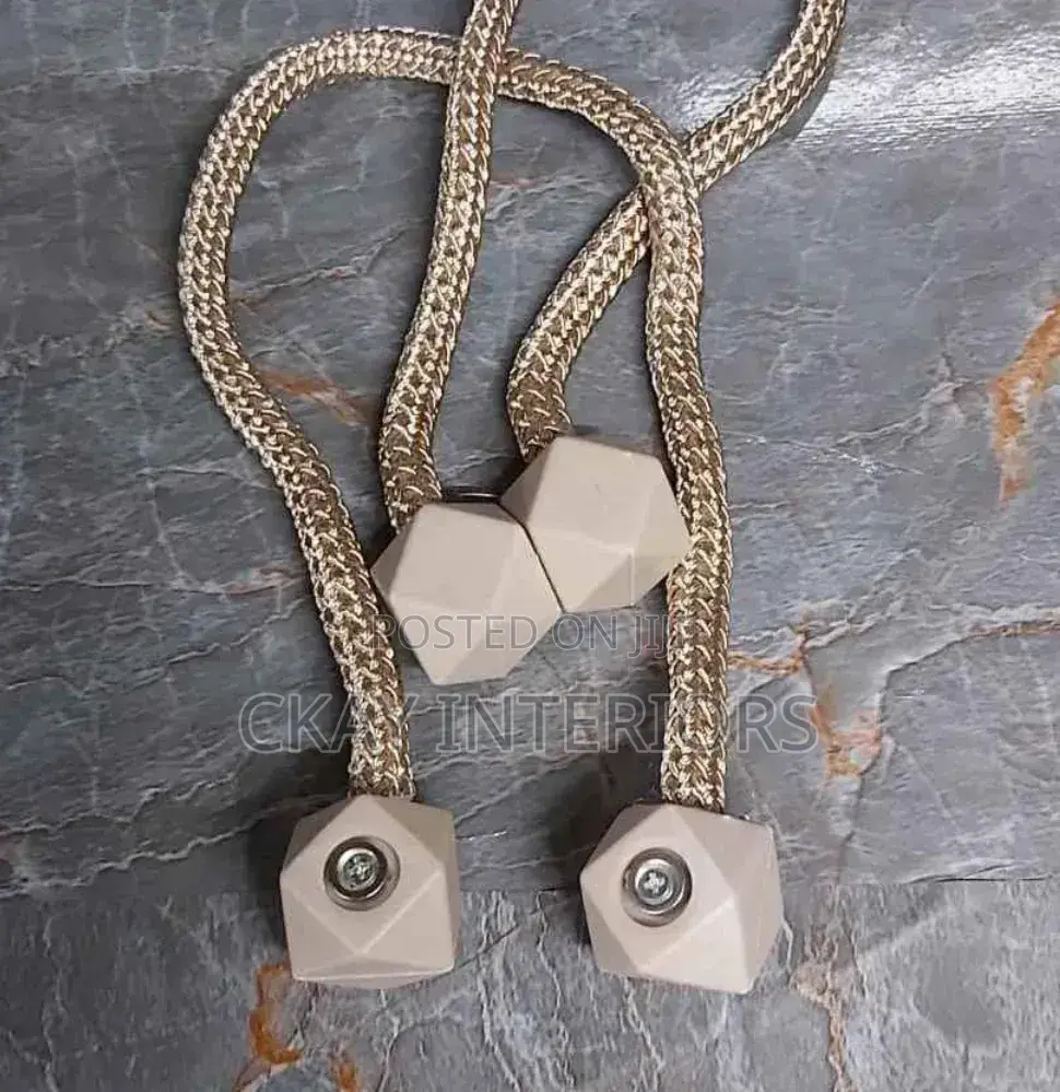 Make Your Curtains Look Neat and Luxurious With Curtain Holders