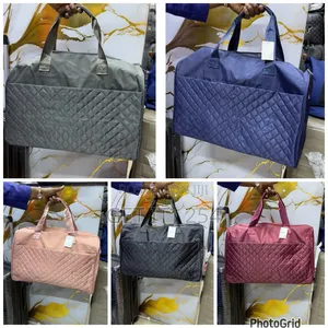 EMERY ROSE Quilted Large Waterproof Capacity Duffle Bag *
Material: