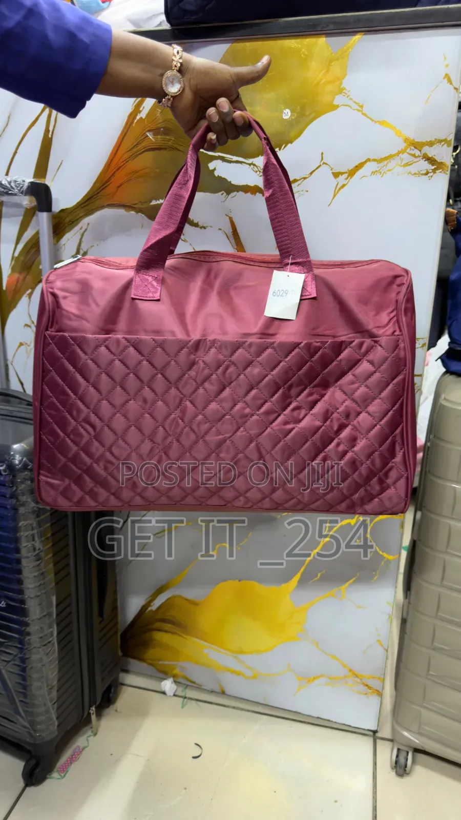 EMERY ROSE Quilted Large Waterproof Capacity Duffle Bag *
Material: