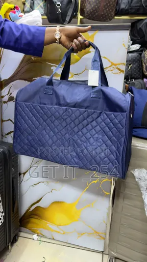 EMERY ROSE Quilted Large Waterproof Capacity Duffle Bag *
Material: