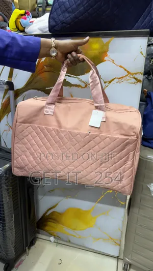 EMERY ROSE Quilted Large Waterproof Capacity Duffle Bag *
Material: