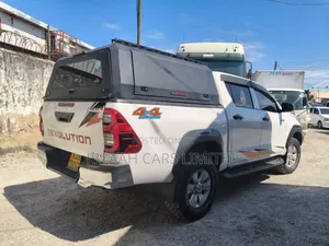 Toyota Hilux 2018 White