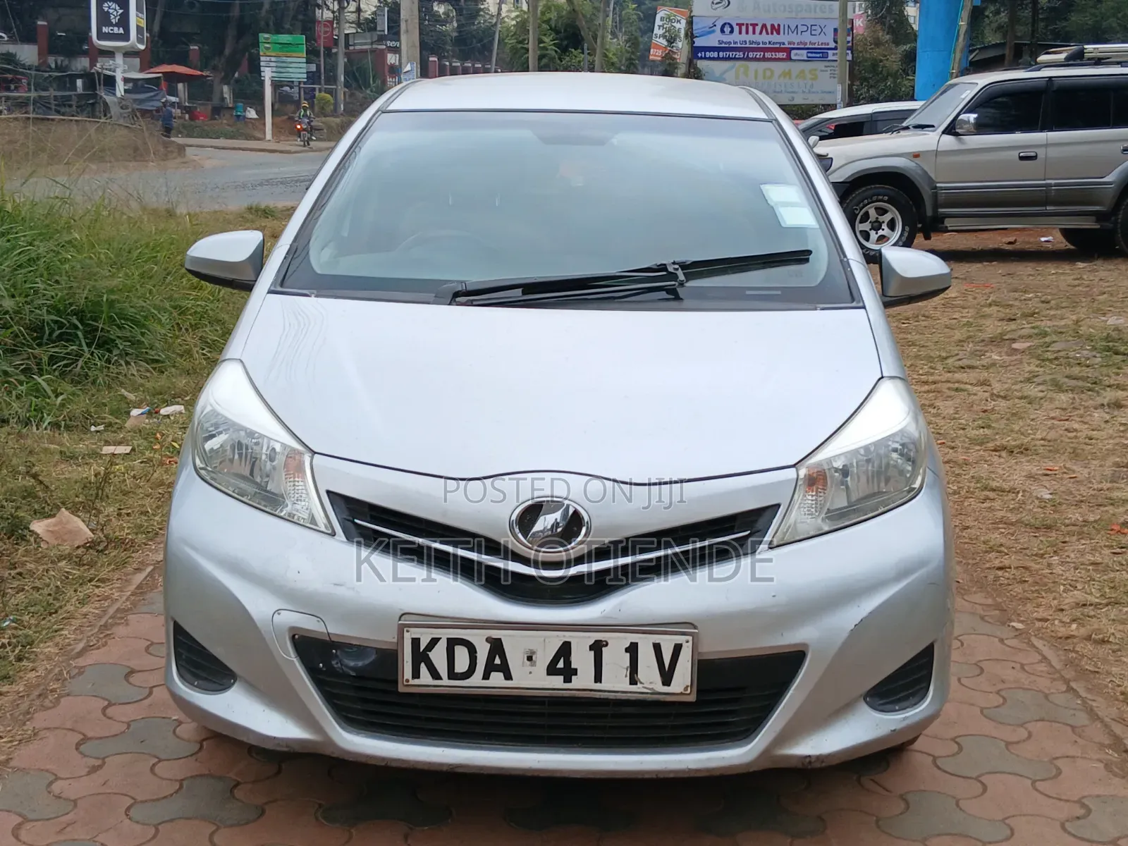 Toyota Vitz 2014 Silver