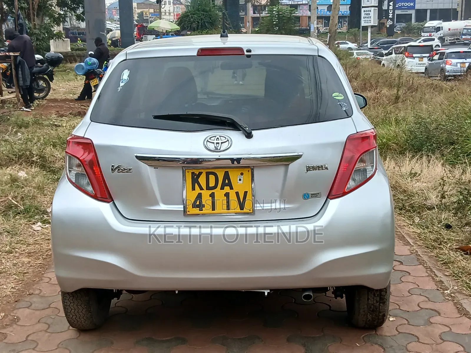 Toyota Vitz 2014 Silver