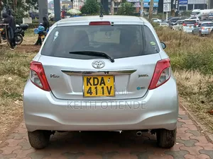 Toyota Vitz 2014 Silver