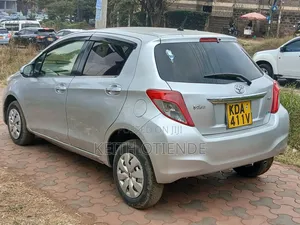 Toyota Vitz 2014 Silver