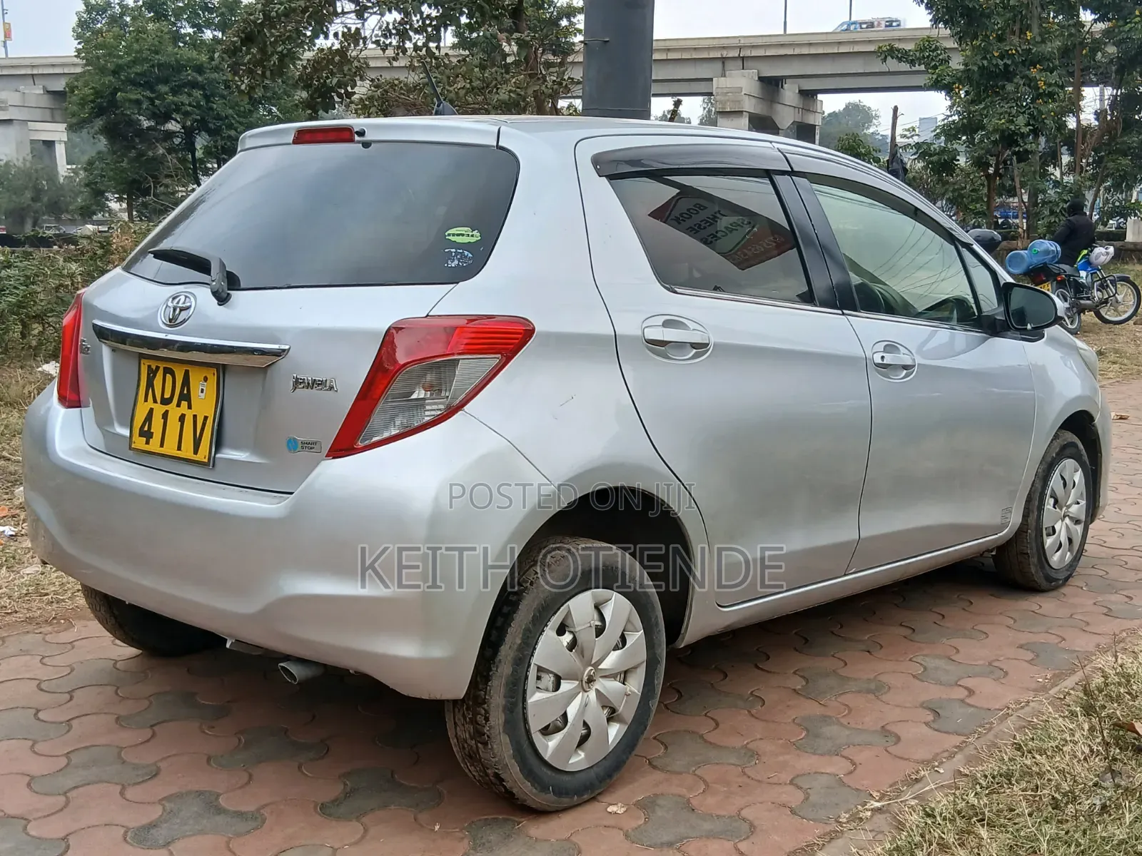 Toyota Vitz 2014 Silver