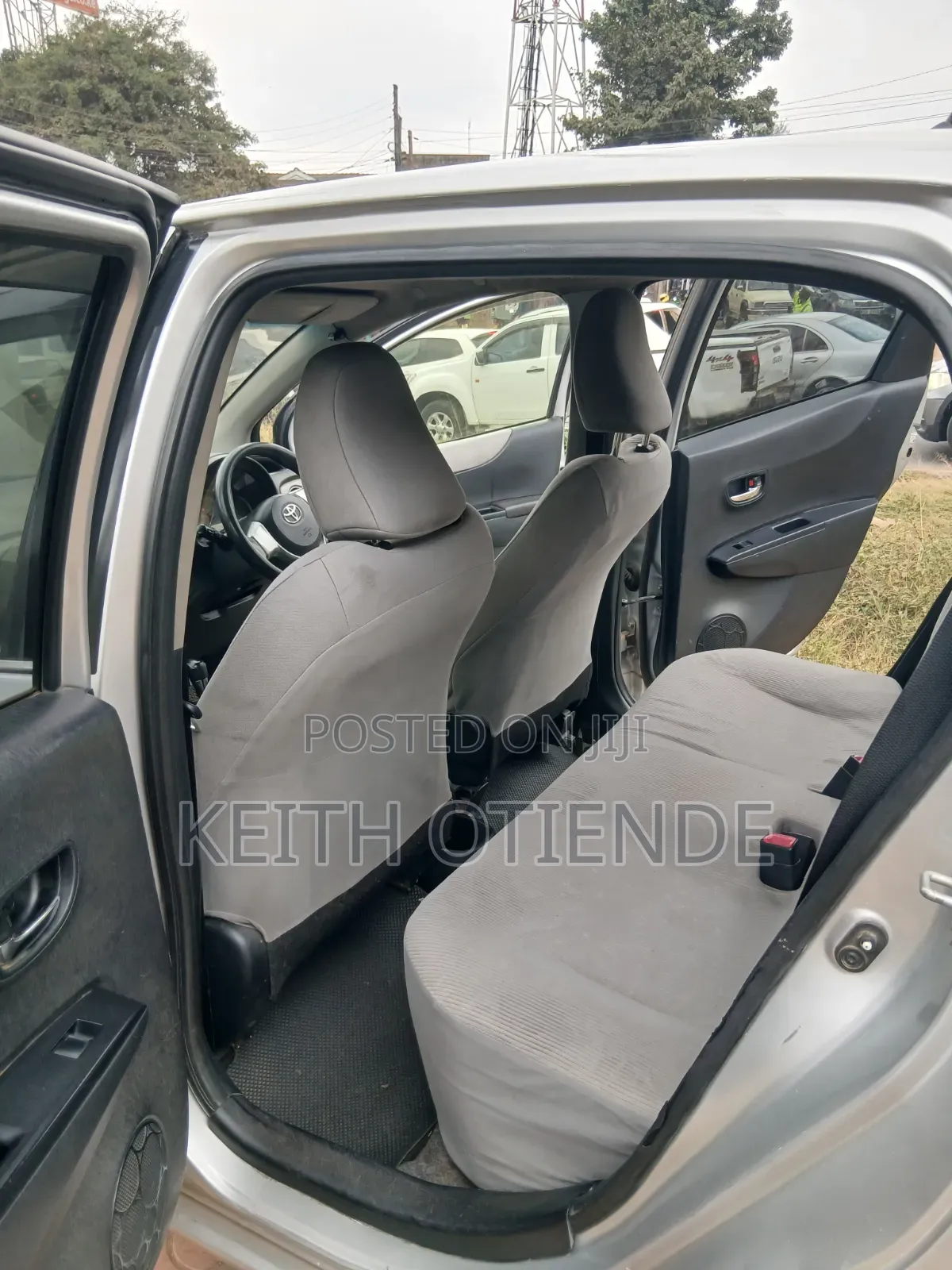 Toyota Vitz 2014 Silver