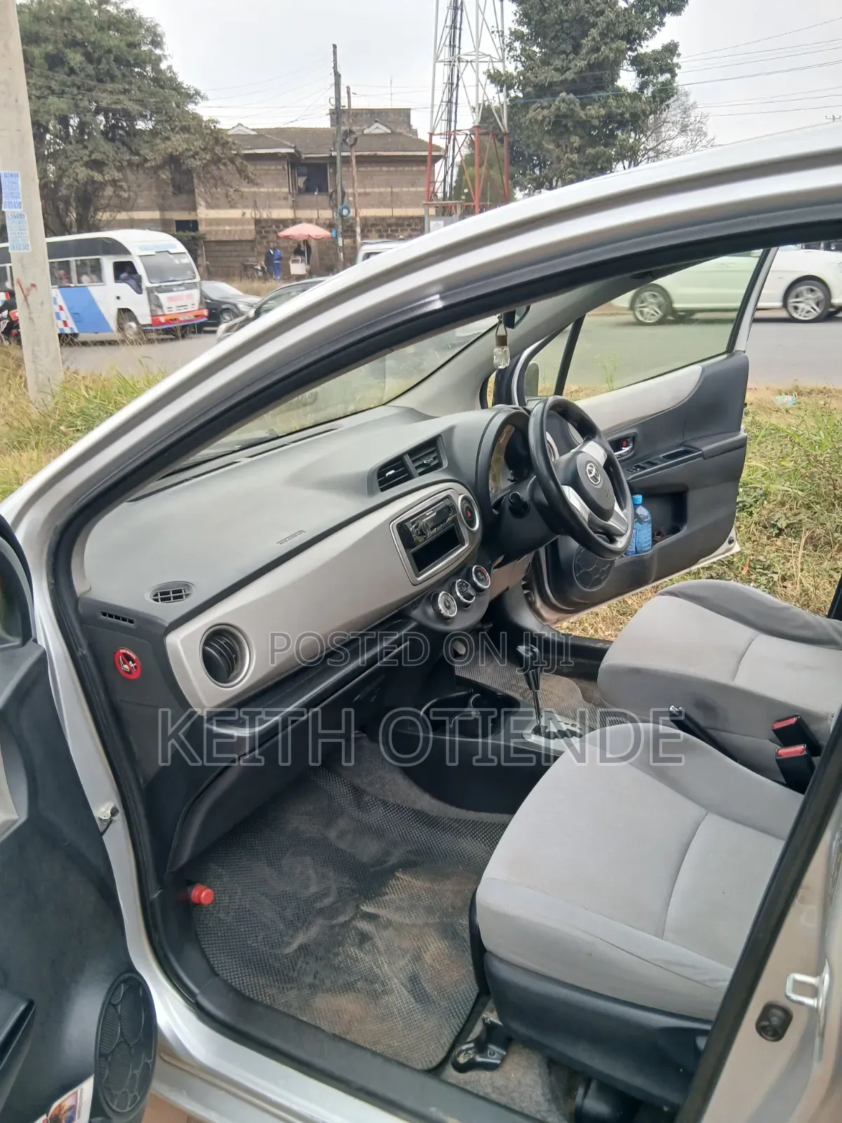 Toyota Vitz 2014 Silver