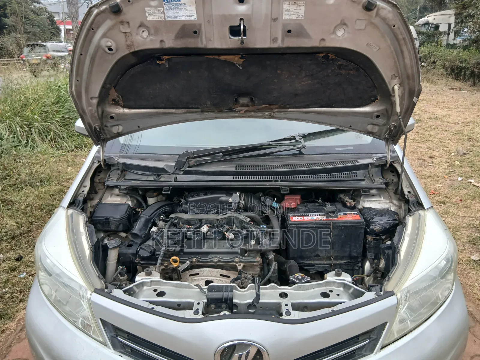Toyota Vitz 2014 Silver