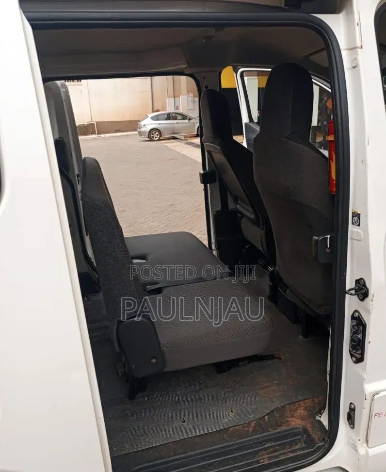 Nissan NV200 2018 Yellow