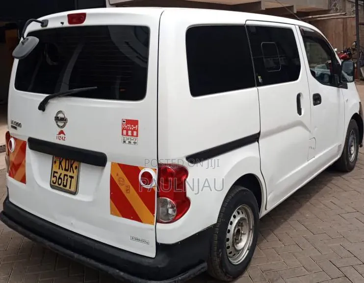 Nissan NV200 2018 Yellow