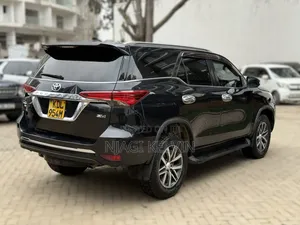 Toyota Fortuner 2.8 D AWD 2016 Black
