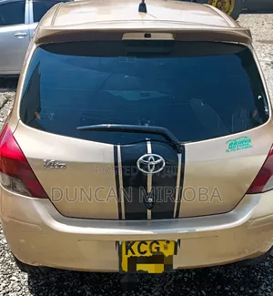 Toyota Vitz 2008 Gold
