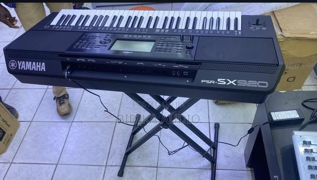 Yamaha PSR-SX920 61-Key Flagship Professional Arranger Workstation