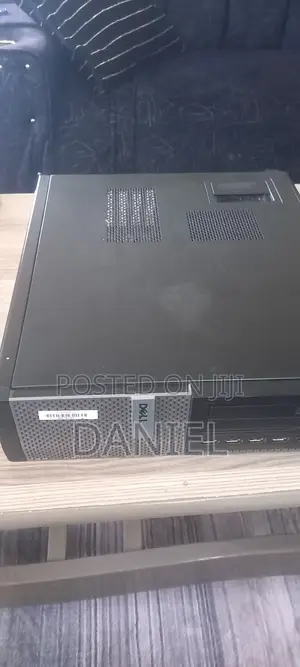Desktop Computer Dell Optiplex 7000 MT 4GB Intel Core i3 HDD 500GB