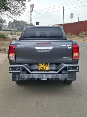 Toyota Hilux 2016 Blue