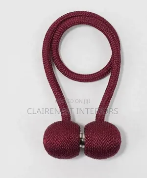 Simple Accessories, Stunning Results With Red and Green Tiebacks