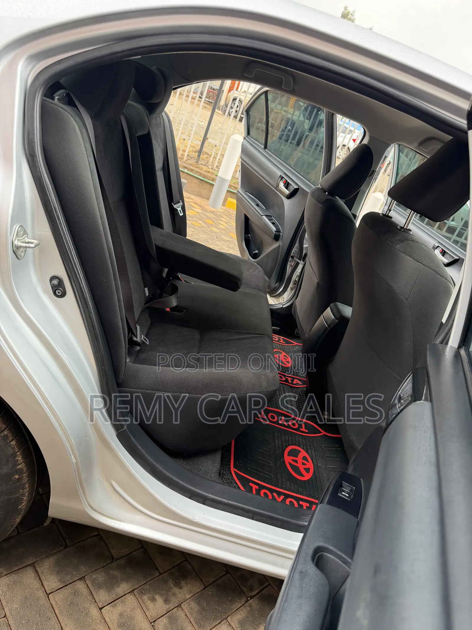 Toyota Axio 2018 Silver