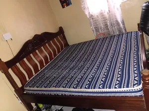 Selling a Bed 6 by 6 With a Mattress
