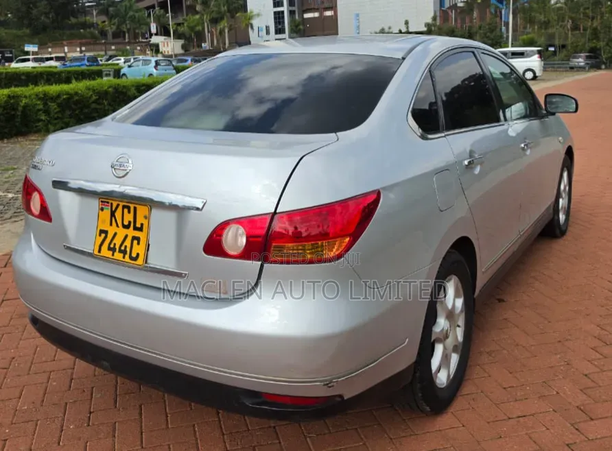 Nissan Bluebird 2010 Silver