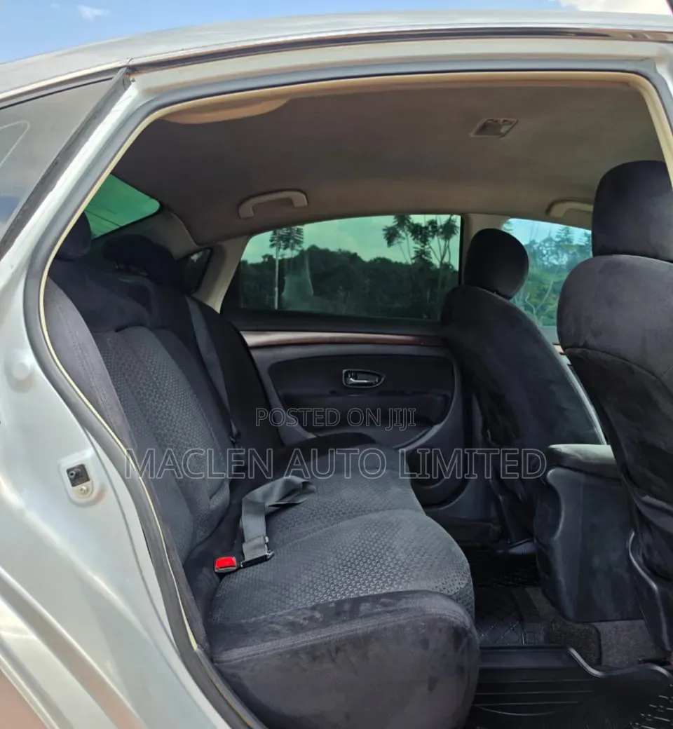 Nissan Bluebird 2010 Silver
