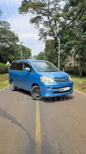 Toyota Noah 2006 Blue