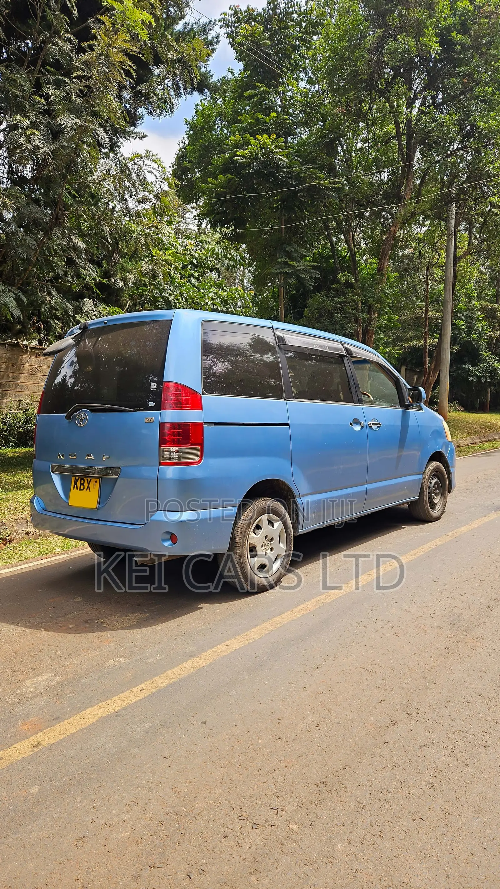 Toyota Noah 2006 Blue