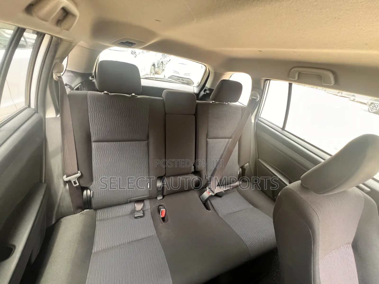 Toyota Corolla Fielder 1.5 Hybrid FWD 2019 White