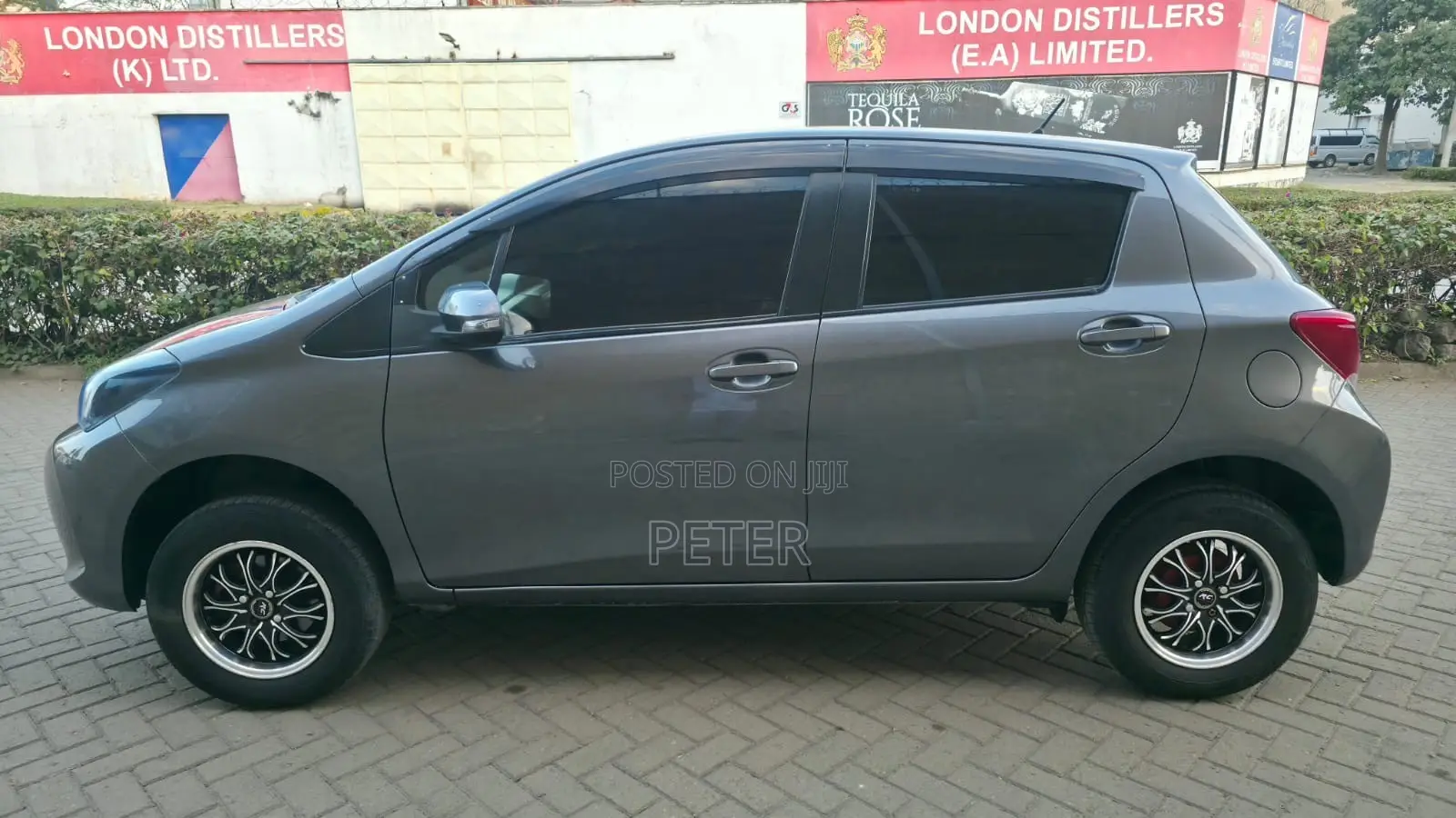 Toyota Vitz 2015