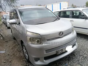 Toyota Voxy 2011 Silver