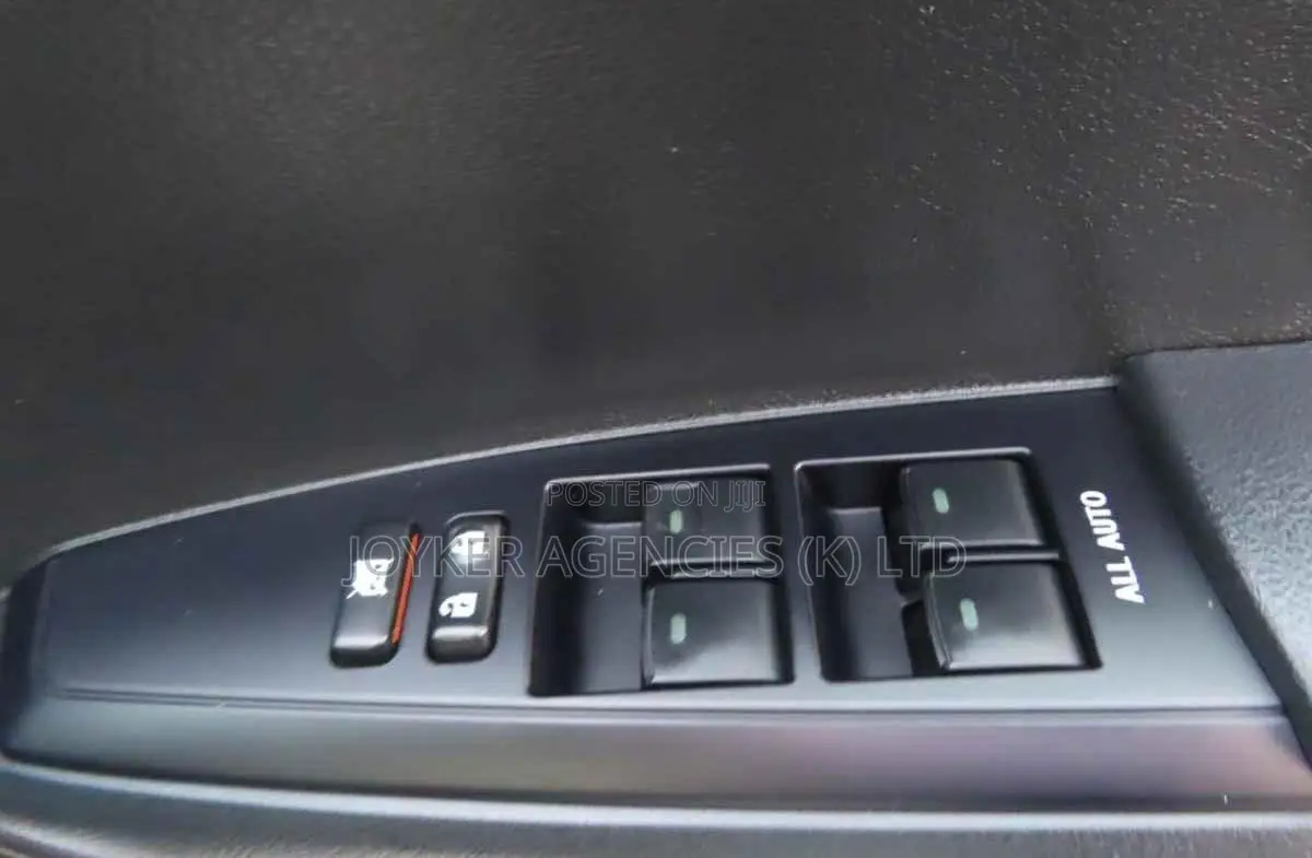 Toyota Axio 1.5 Hybrid 2WD 2019 Silver
