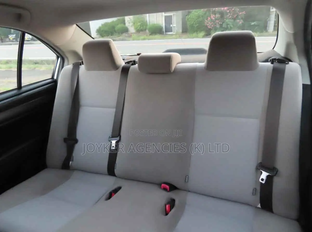 Toyota Axio 1.5 Hybrid 2WD 2019 Silver
