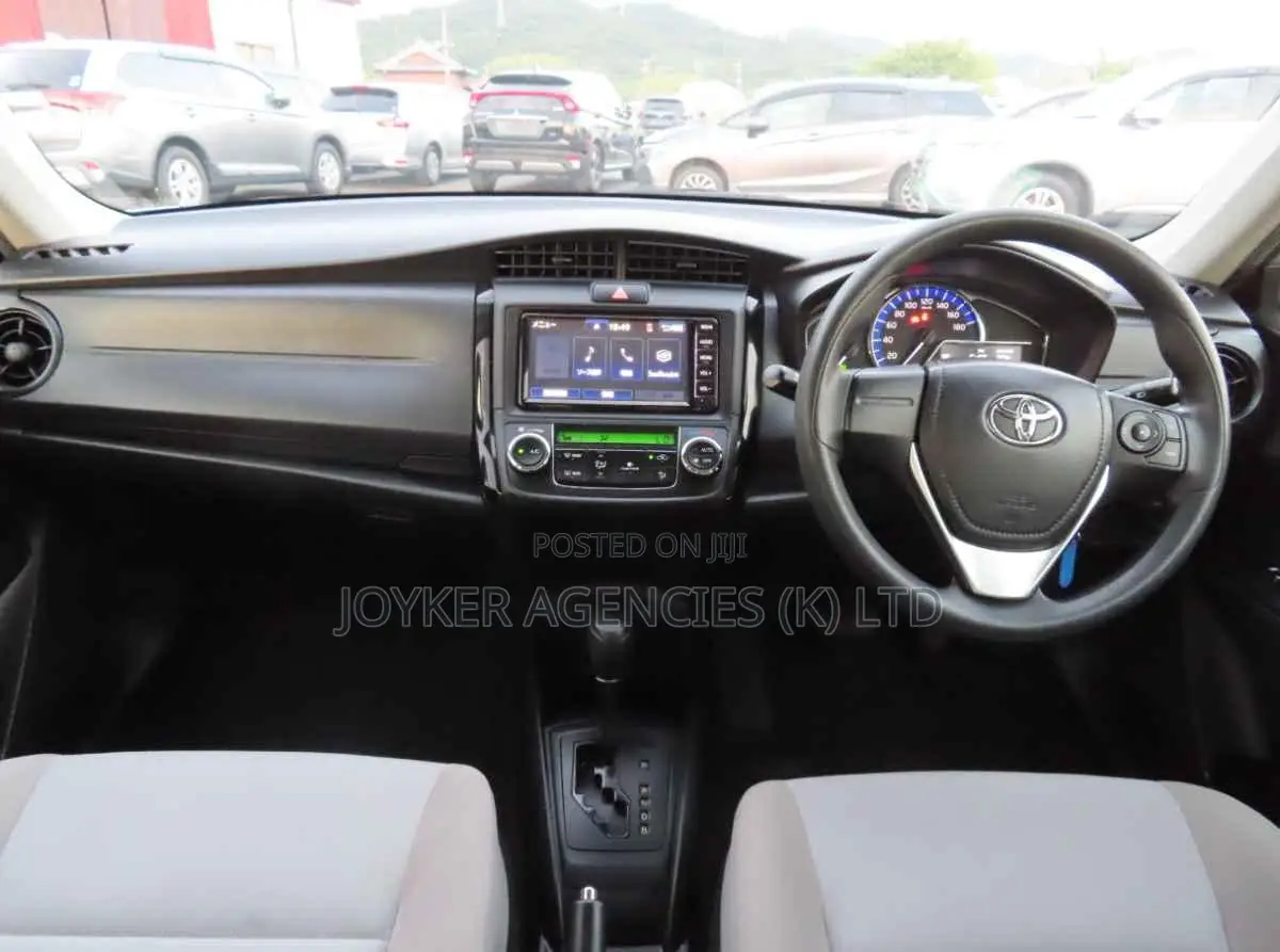 Toyota Axio 1.5 Hybrid 2WD 2019 Silver