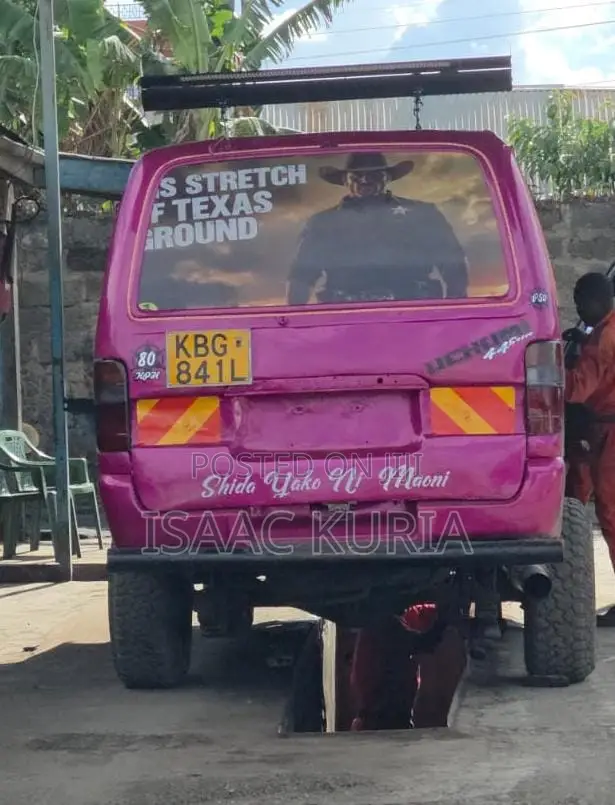 Toyota HiAce 2002 Pink
