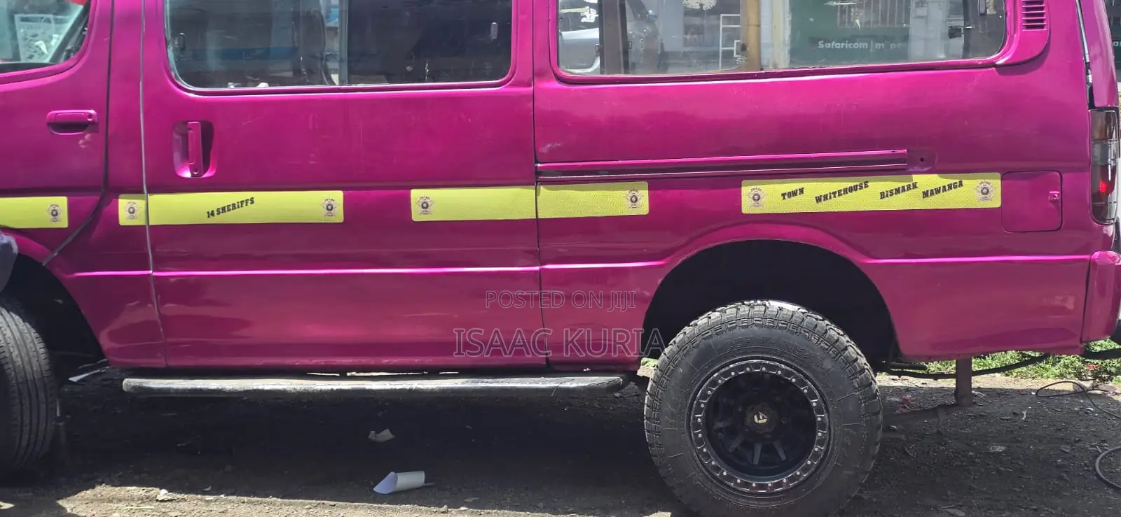 Toyota HiAce 2002 Pink